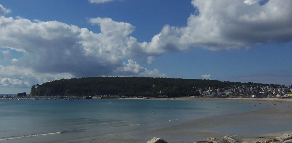 Vue sur le port de plaisance de Morgat