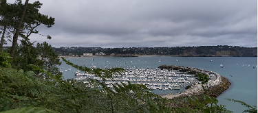 le port de plaisance de Morgat vu du GR34