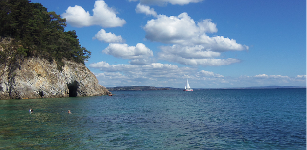 Vue sur le port de plaisance de Morgat